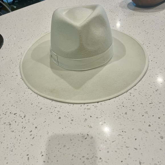 Fedora - Picture 3 of 3